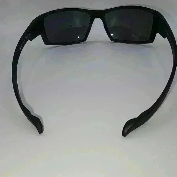 Invu Mens Black Polarized Sunglasses - Picture 3 of 7